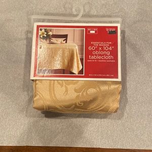 05:11 - Gold Oblong Table Cloth